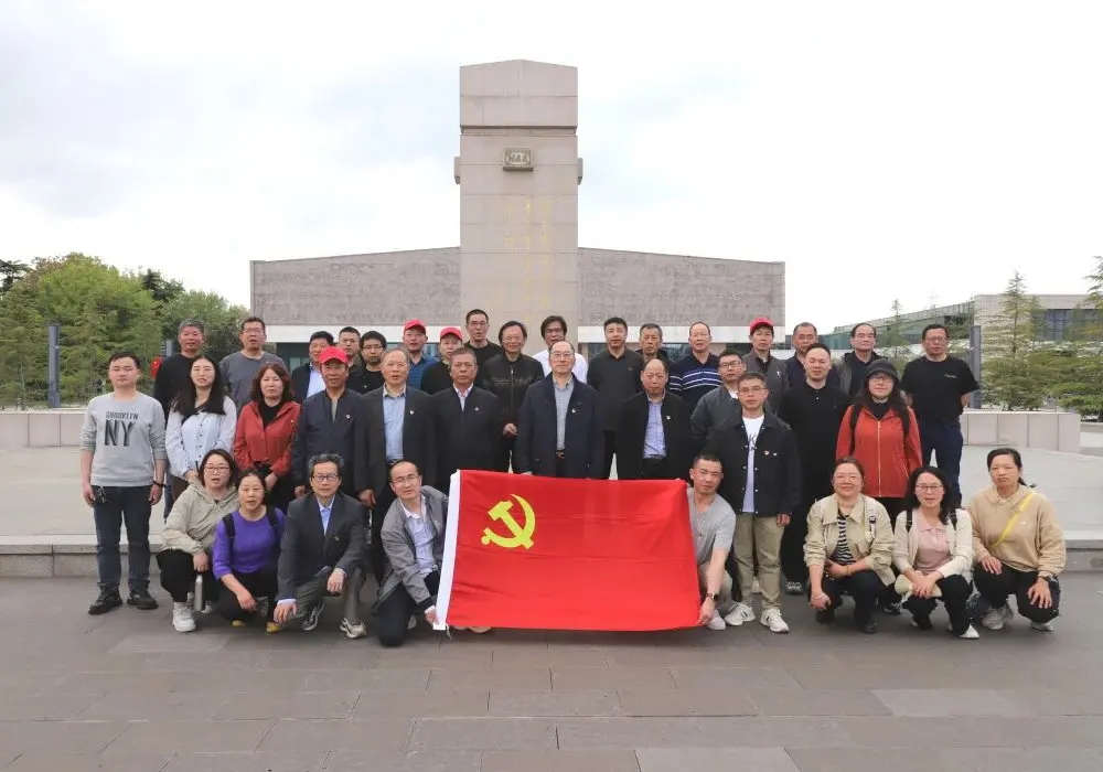Die Parteiabteilung von Changshu Polyester Co., Ltd. organisiert einen Besuch in der neuen Gedenkhalle der Vierten Armee in Yancheng